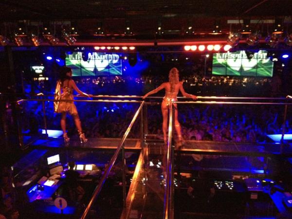 LethalBizzle's tweet photo. Holy sheeeeeet ! 5k plus people in this #DENCHPARTY ! Maaaad! #DENCHPARTY2012 #Magaluf http://t.co/Le0S4T4W