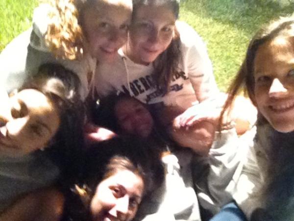 crissanchis's tweet photo. Noche relax con las niñas http://t.co/Dx8D31Zq