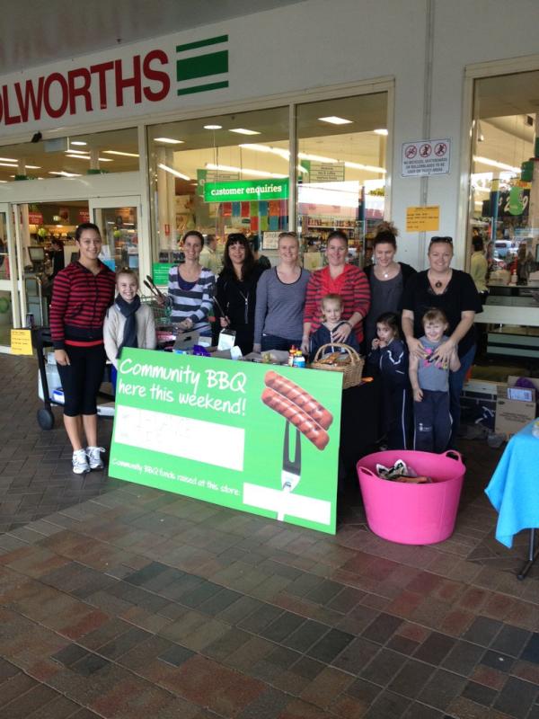 harro5047's tweet photo. @tjeerdjegen Albion park woollies in the community BBQ during fresh fair http://t.co/ep990Noz