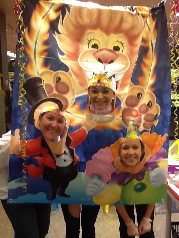 WoolGary's tweet photo. Plenty of fun and games at Campbelltown market fair @tjeerdjegen @DaveHayze http://t.co/cnI6MB5w