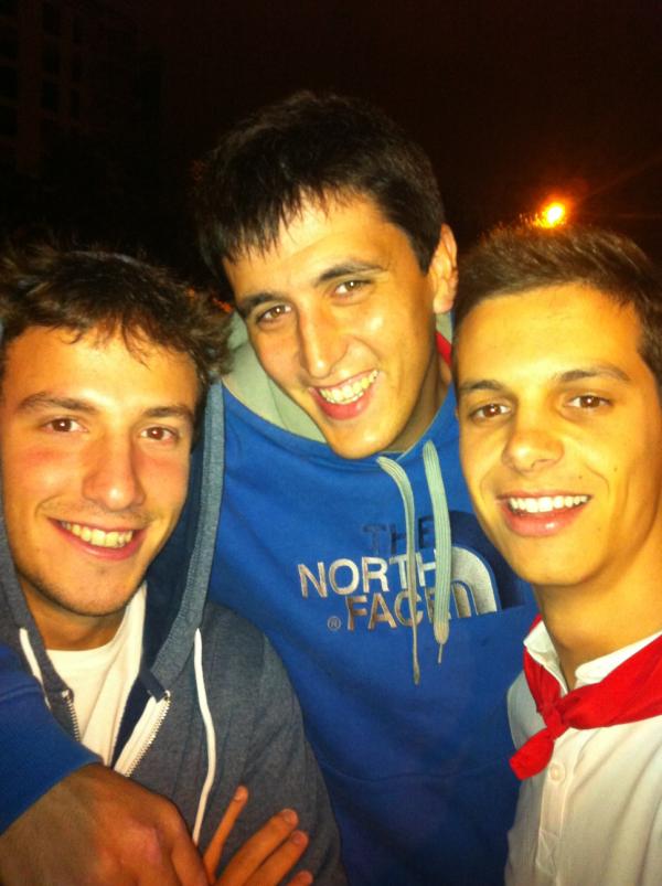 fenecto's tweet photo. Y por mi tweet 3.000, os mando una foto desde San Fermil! http://t.co/NTZdSNka