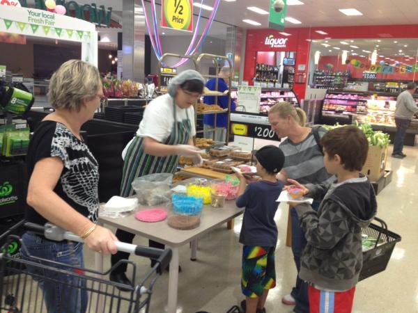 krisricho's tweet photo. Top your own donut today in Ulladulla http://t.co/nQxUN4QL