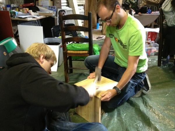 Compotes's tweet photo. #workshopCompotes #live Deux potes touchent du bois ! http://t.co/FbBlvvMH