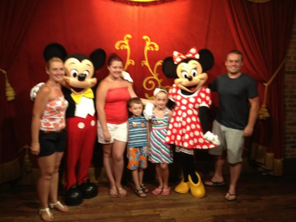 megansarax's tweet photo. all of us with mickey&minnie mouse! #florida #wouldgoback http://t.co/Lvx2xAAK