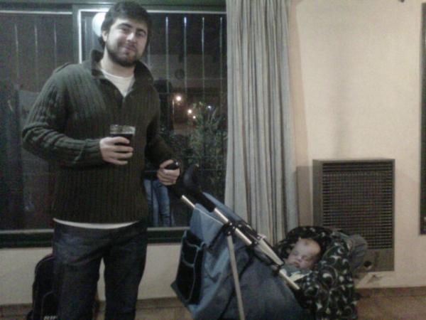 zapatacaro's tweet image. La niñera de Mate @fefemon