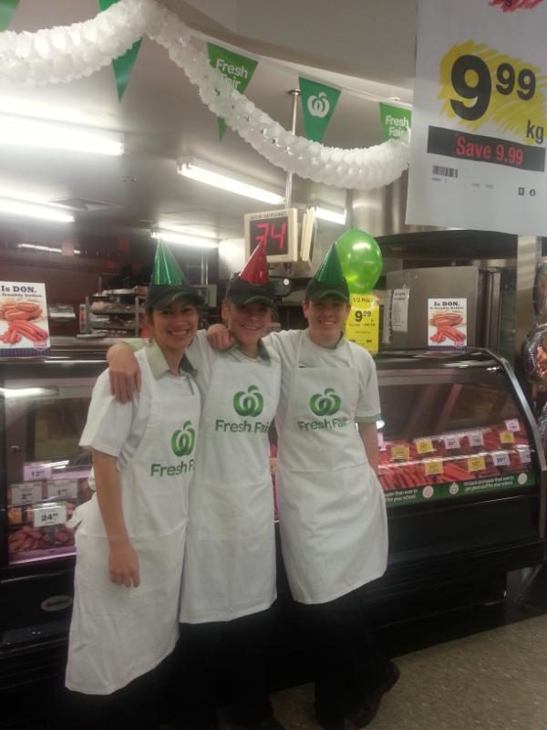 RKing222's tweet photo. Deli team all excited and ready for last day of the fresh fair at 2560@JLudbrooke @tjeerdjegen @kevindhnaram http://t.co/dDcyvpKy