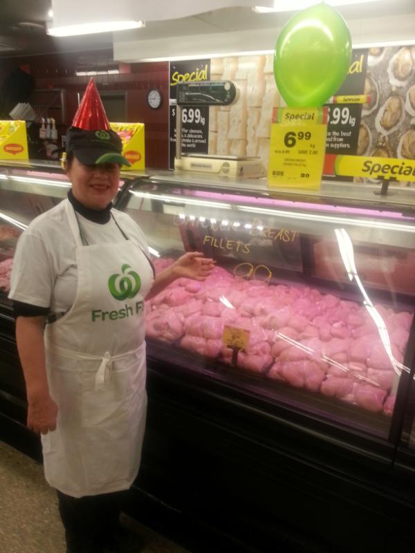 RKing222's tweet photo. Ready for another big day of chicken breast sales at Carindale @JLudbrooke @tjeerdjegen @kevindhnaram http://t.co/Rf62j4xy