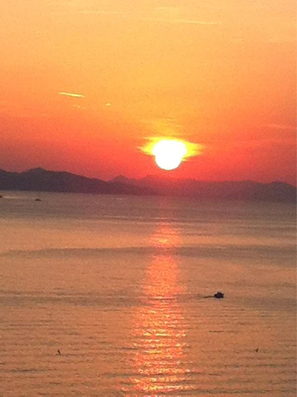 julielevy9's tweet photo. Sunset http://t.co/ueGg5Oc5