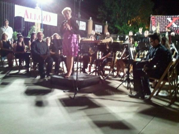 mtnovillo's tweet photo. Carmen Quintanilla , apoyando las bodegas centro edpanola http://t.co/FHGb0uW3