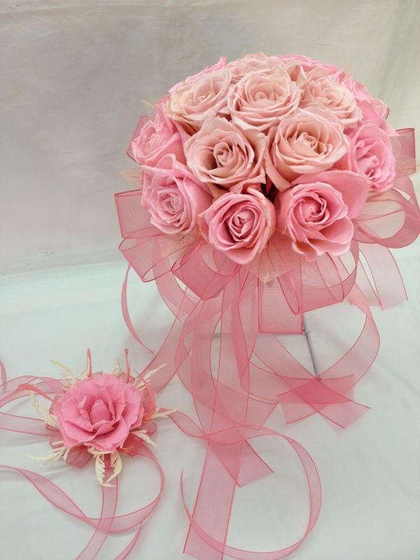 Ceremonias's tweet photo. Somos proveedores para tiendas de Ceremonias Religiosas, #ramo de #novia en flor natural rehidratada http://t.co/jykFSBHt