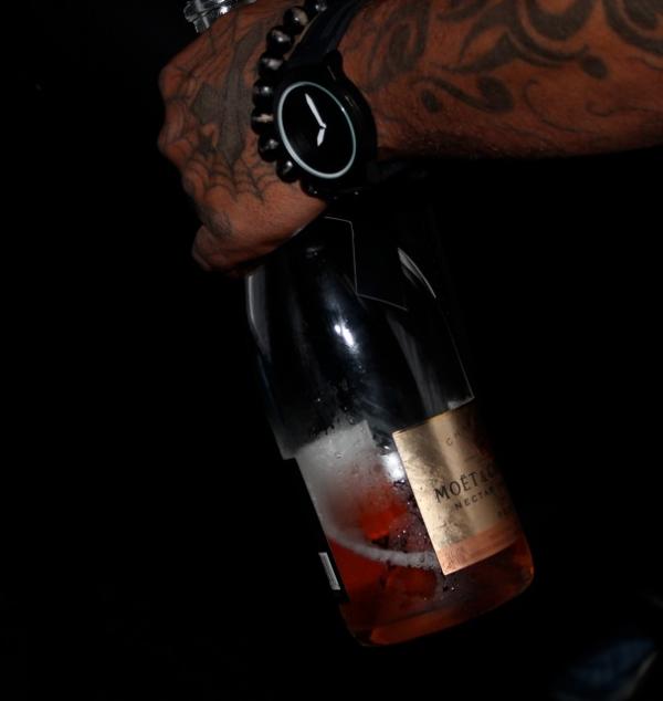 OVAT1ON's tweet image. Its going to be a LOT of Bottle Poppin TONIGHT #TAVOanniversary #TheSpotLight @jonathan_benson #TeamOVATION