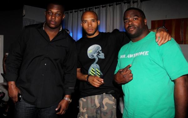 jonathan_benson's tweet image. "@JdotBarker: @OVAT1ON #TAVOanniversary TONIGHT @Chris_Tavo  @Idjprofessional @JdotBarker #TeamOVATION http://t.co/K53Ybe9Z"