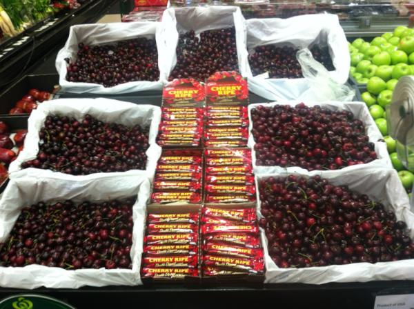LanhamScott's tweet photo. @jmgkeeffe @Murp1961 @LeonWoolworths @tjeerdjegen  cherry ripe bars in the middle of the cherries about 80 bars a day. http://t.co/bzWG36oo