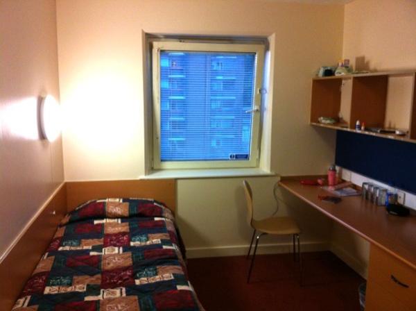 Got into London today! Gonna stay in this nice little room during the #olympics ^_^