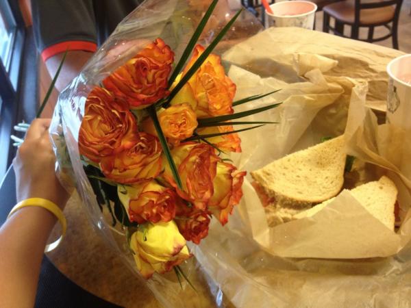kaylynnnnx3's tweet image. @Garkmods showed up at my work with panera bread and flowers #keeperforever 💜❤💙