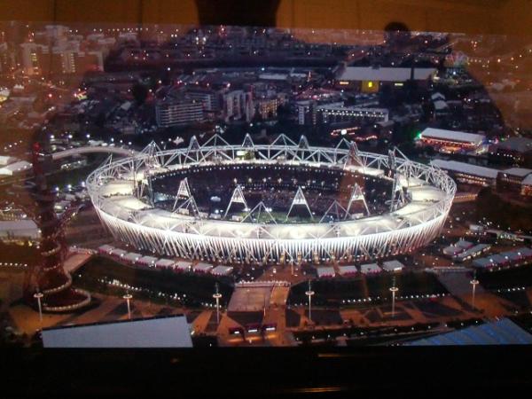 Christopher_W's tweet photo. I can hear China from here now bragging their Olympic's opening ceremony is better http://t.co/SfYRAsnW