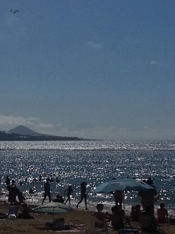 jvalle85's tweet photo. Increíble día de playa en #LasCanteras http://t.co/R0tcquyT