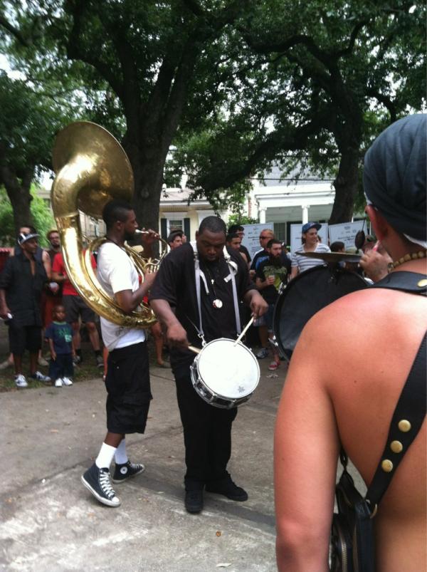 <a href="/bonvivants/">Bonvivants</a> are rockin it out at Washington square park! #totc #pigandpunch