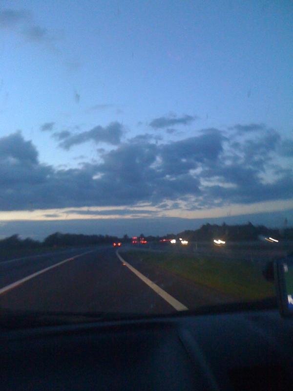Ambxrlily's tweet image. It's getting dark #Drivinginthedark