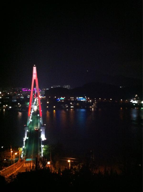 비를 뚫고 무작정 달려온 여수....
버스커버스커의 아름다운 노랫말과 멜로디가 나올수밖에 없구나! 
여수 밤바다...좋다!