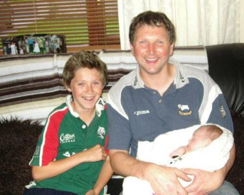 theawakenone_'s tweet photo. #HappybirthdayBobby RT if you love daddy Horan http://t.co/B9ZD255z