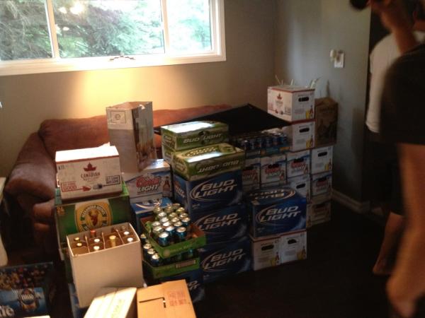 coop569's tweet photo. I'm getting thirsty. Where ya at?? @gold_brandon #benandcarl http://t.co/Lkq4MURz