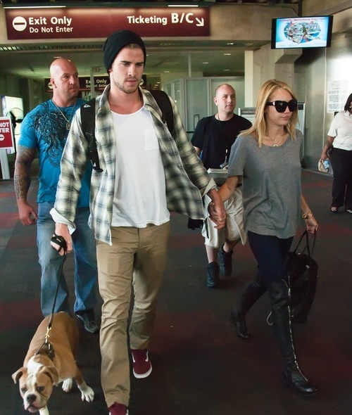 RTforMileyCyrus's tweet photo. RT if you think Ziggy Piggy  is a cutie. http://t.co/54BnYji5