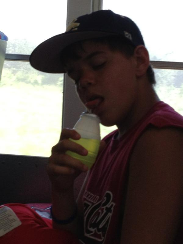 Zane_King12's tweet photo. #TweetAPictueYouCantExplain @saintbaseball6 http://t.co/85i9pZC3