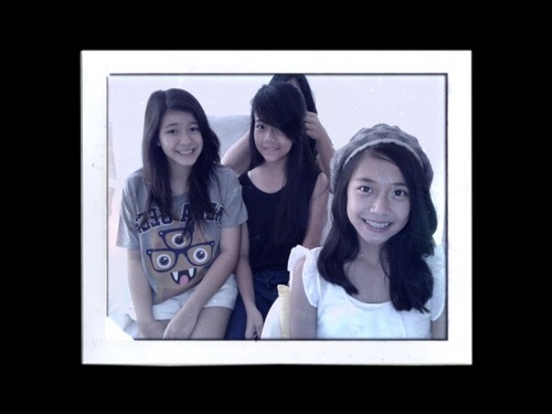 ShaloomRazade_'s tweet photo. Kak shaloom sama temennya (: http://t.co/mxS3o8Ln