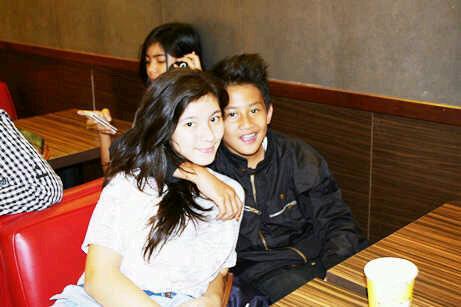 ShaloomRazade_'s tweet photo. Sama pacarnya tapiii yang duluuuuuuu namanya.... http://t.co/FnX93HSb