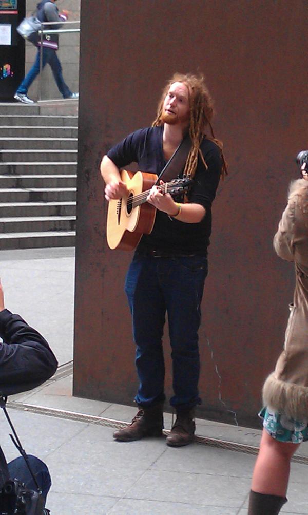 robomonkeyboy's tweet photo. Newton Faulkner at Liverpool St station this morning. Unexpected but awesome! http://t.co/kBtYm4Of