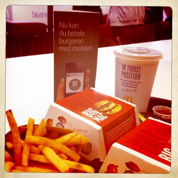 ÄNTLIGEN en vettig lösning för att betala med mobben! Hurra! &amp; MC på Hornsg har det! 2xhurra!!! #SEQR #McDonalds