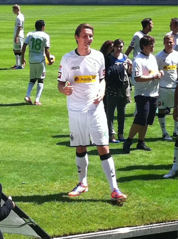 Beim offiziellen Fotoshooting wirkt de #Jong noch ein bisschen unbeholfen. Aber er konnte ja auch nicht proben. #SSNHD