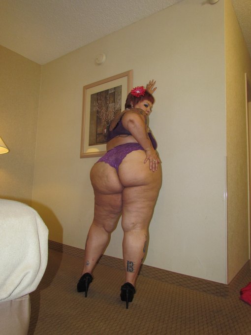 Good night/Good Morning who wants some naughty pics to start/end their day? http://t.co/37O4ED7e<a href="/tag/bbw"class="tags"><span>#bbw</span></a><a href="/tag/bbwporn"class="tags"><span>#bbwporn</span></a>