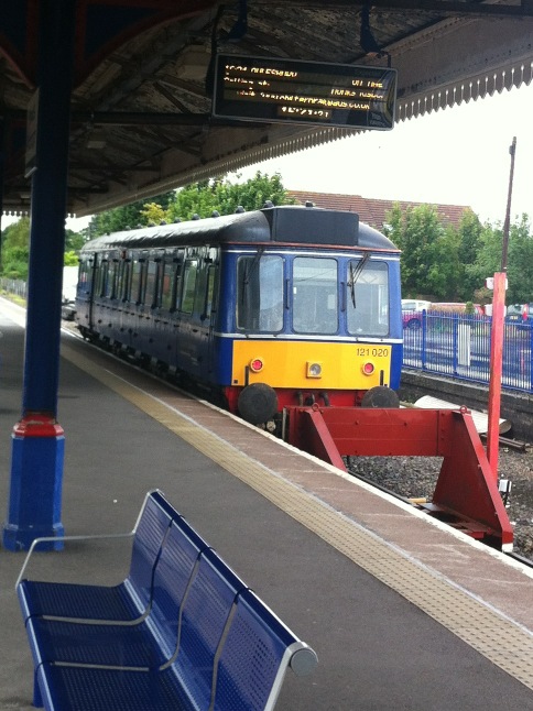 cakehunter's tweet image. How dinky is this train? Final one of four to get me to Aylesbury from Worcester.