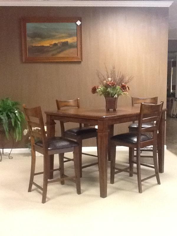 Broyhill_Denver's tweet photo. 5 piece dining set for under $1,000! Available today! #affordable http://t.co/l5bOO56M