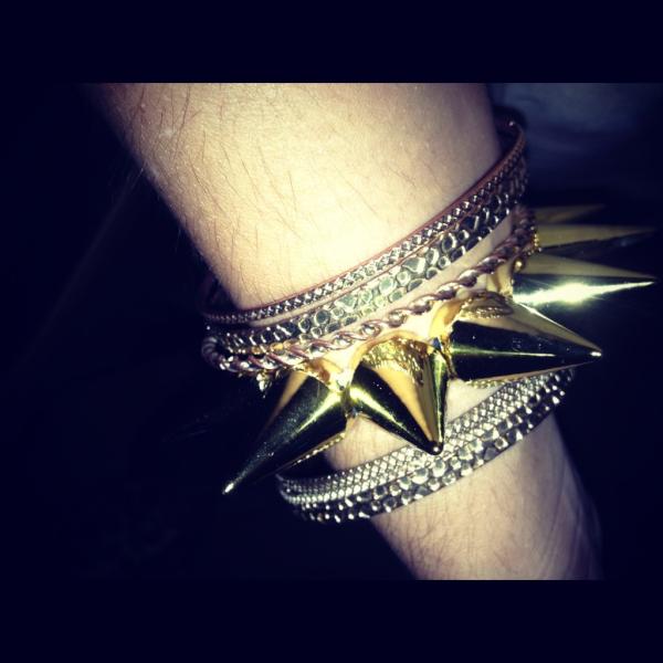 FabTabTV's tweet image. LOVE my new bracelet! Are you guys digging the spikes?? #FabTab