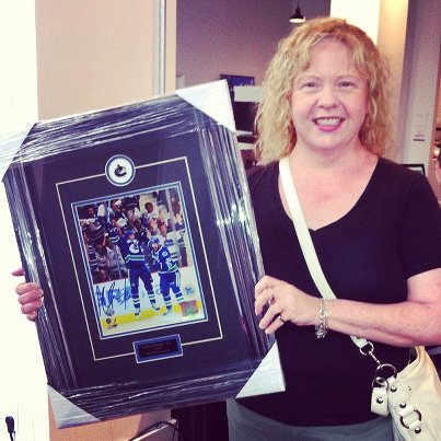 Heatheranner's tweet photo. @14_Burrows  got my signed photo today I won from from @TheFanZoo I am going to have to fight my 21 yr old son for it! http://t.co/VIPnoxr6