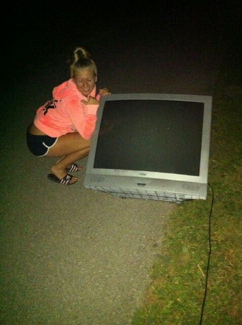 kyleeetrembleey's tweet image. Just a tv chilling in the middle of a park? #AncasterProblems