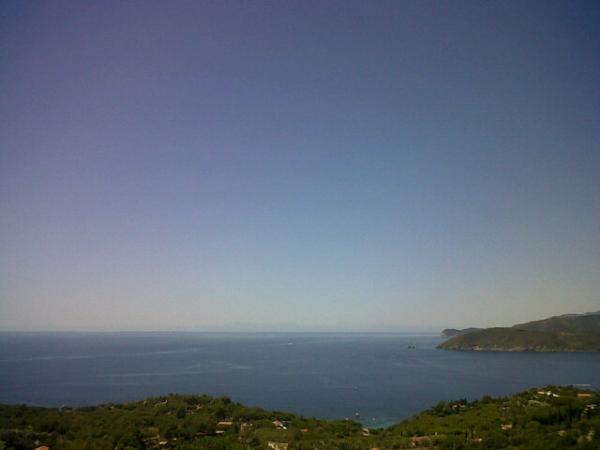 Ma in questa isola meravigliosa gli isolani sanno solo lamentarsi...che tristezza :(