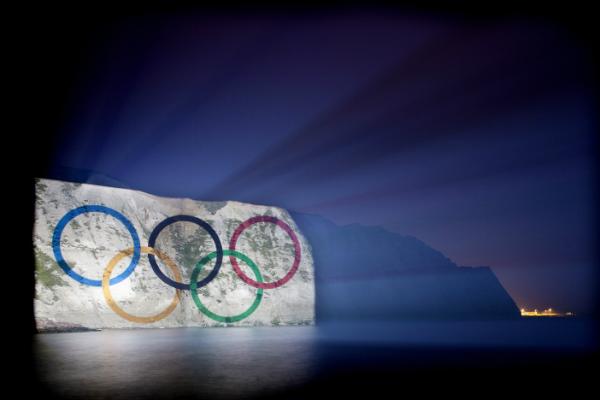 Pic: The Olympic Rings projected onto the famous White Cliffs of Dover to celebrate #London2012