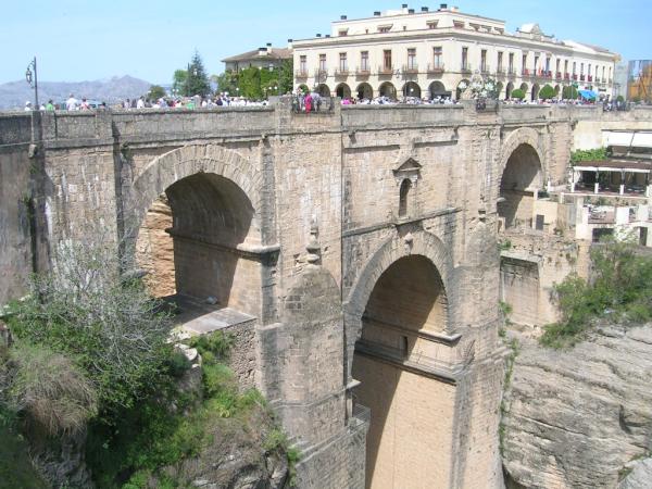 Aunar fuerzas, construir puentes…Hace olvidar la distancia y regala nuevos encuentros de dicha.