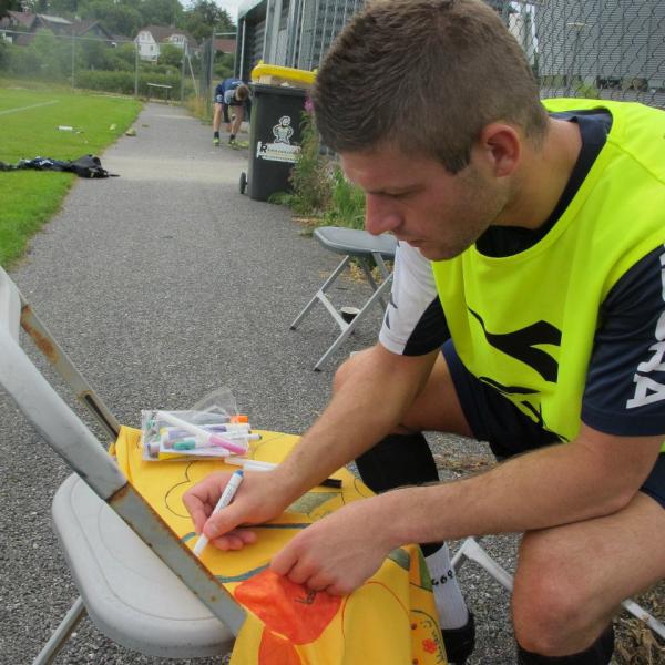 Amnesty_Norge's tweet photo. Takker Valon Berisha og resten av @viking_fk som tegnet hjerter for Amnesty. Hvilken klubb blir neste? #hjertebank #2fx http://t.co/YYxrC2E7
