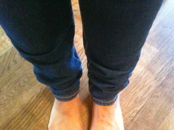 AlexaAlayon's tweet image. Why are my pants so damn long right now! #MidgetProblems