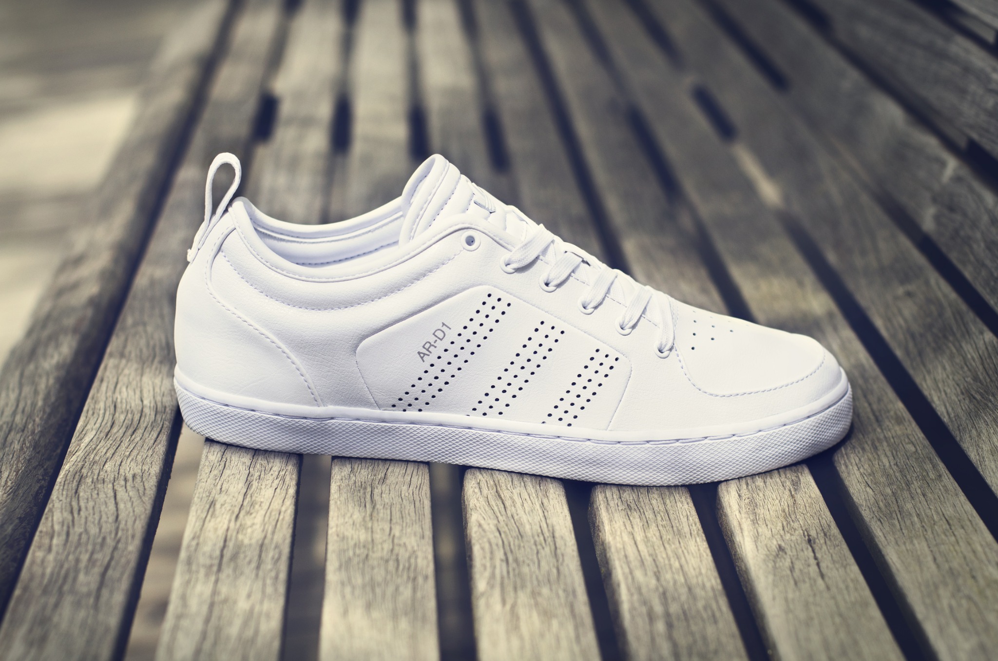 \ adidas Originals على تويتر: "The adidas AR D1 Low (White/White)...clean, clean, clean! Get yours: http://t.co/4kA3cSNd http://t.co/TqLj6mAJ"