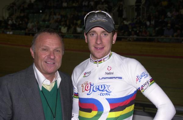 gweighcycles's tweet photo. Graham Weigh with Bradley Wiggins http://t.co/VnugadYb
