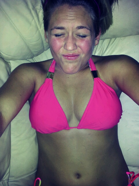 mollyy_rachel's tweet image. This cold couch feels sooooo good after laying out! #sohott #heatattack