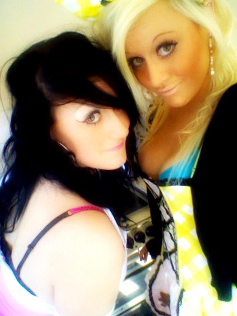 MandyCyrusOnly's tweet image. me and my sis