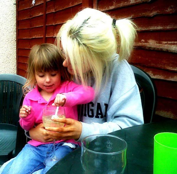 MandyCyrusOnly's tweet image. me and ellie &amp;lt;3
