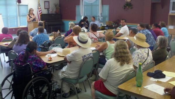 DavidOrtiviz's tweet image. About 50 ppl gathered for meeting on possibly cutting bus services, raising fares. #transitcuts